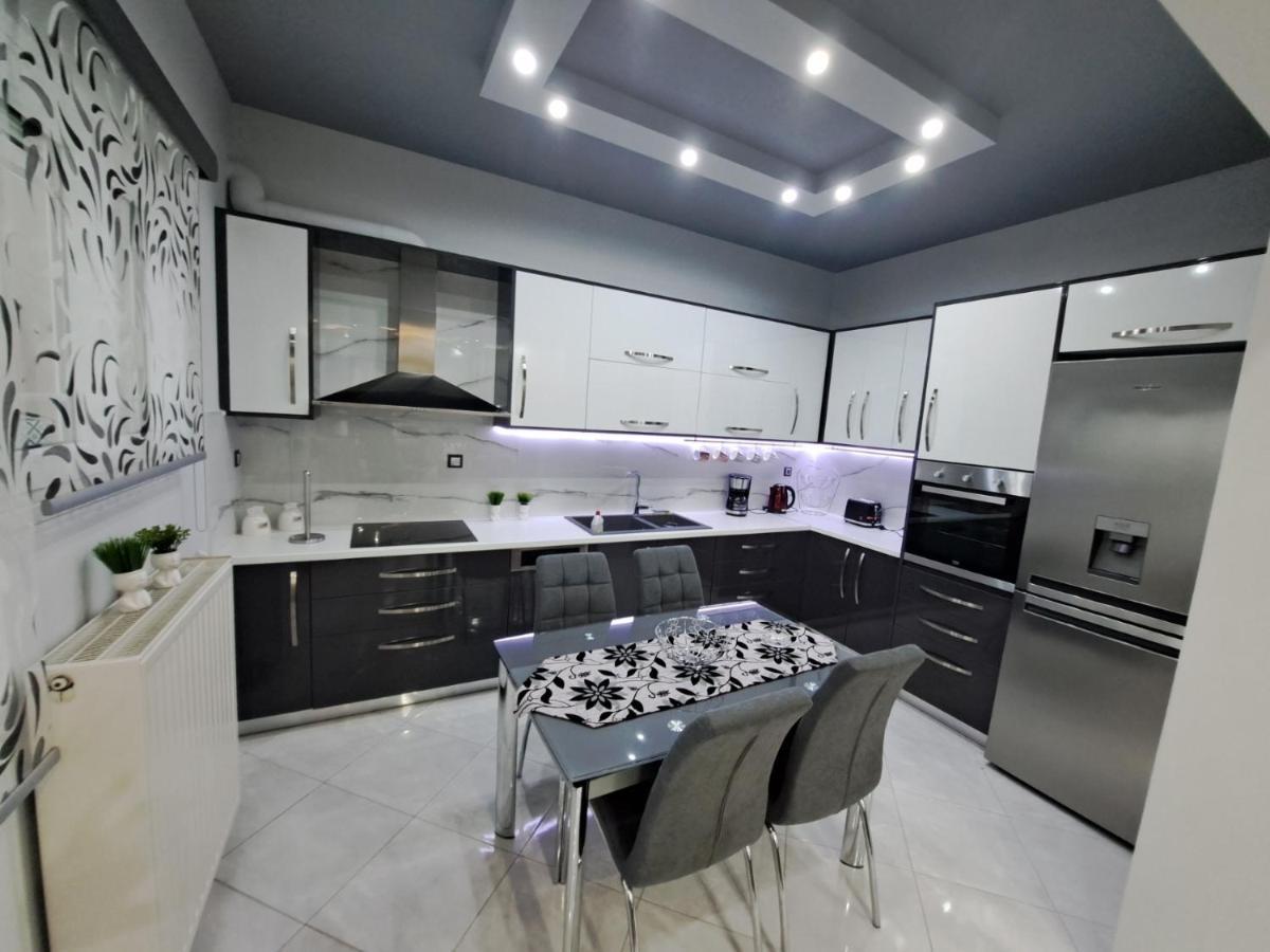 Luxury Apartment Amarynthos Esterno foto