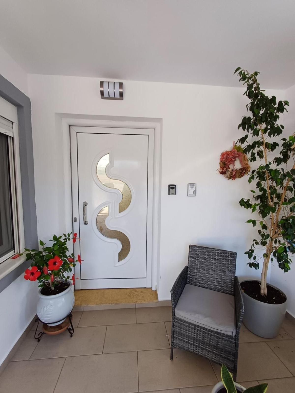 Luxury Apartment Amarynthos Esterno foto